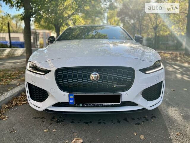 Білий Ягуар XE, об'ємом двигуна 2 л та пробігом 9 тис. км за 48000 $, фото 9 на Automoto.ua