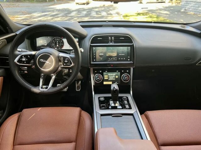 Белый Ягуар XE, объемом двигателя 2 л и пробегом 9 тыс. км за 48984 $, фото 5 на Automoto.ua