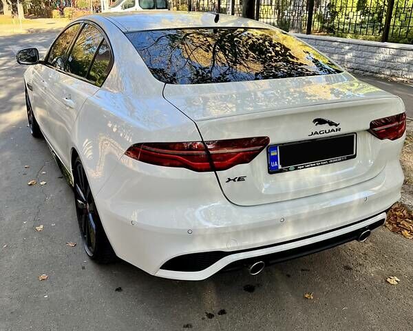Білий Ягуар XE, об'ємом двигуна 2 л та пробігом 9 тис. км за 48000 $, фото 5 на Automoto.ua