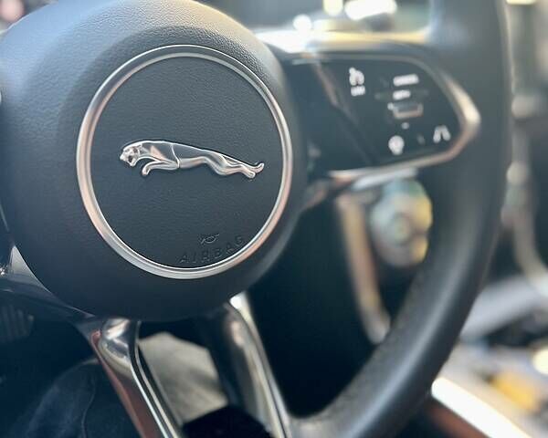 Білий Ягуар XE, об'ємом двигуна 2 л та пробігом 9 тис. км за 48000 $, фото 17 на Automoto.ua