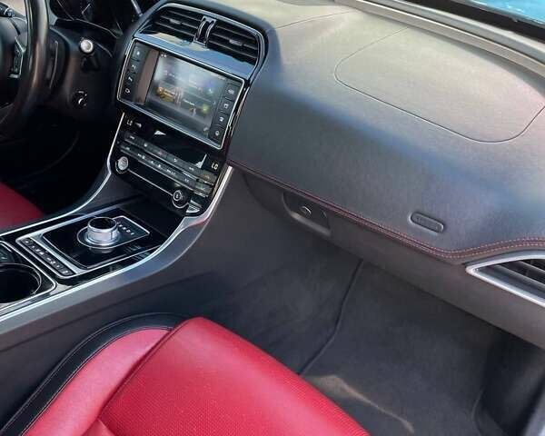 Черный Ягуар XE, объемом двигателя 2 л и пробегом 117 тыс. км за 16500 $, фото 16 на Automoto.ua