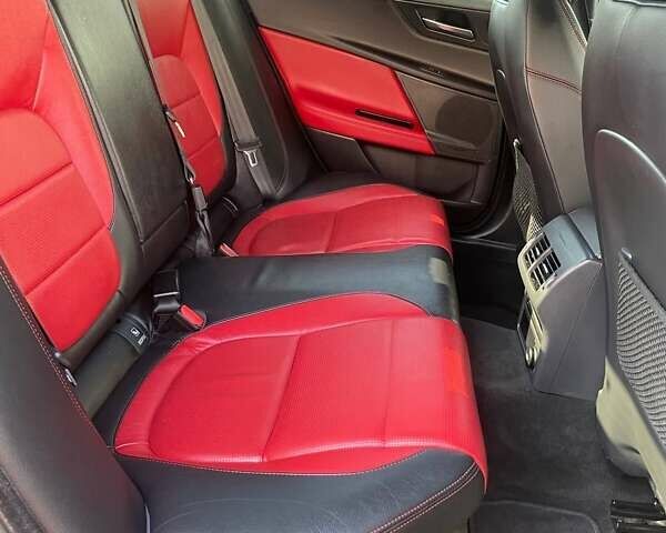 Черный Ягуар XE, объемом двигателя 2 л и пробегом 117 тыс. км за 16500 $, фото 29 на Automoto.ua