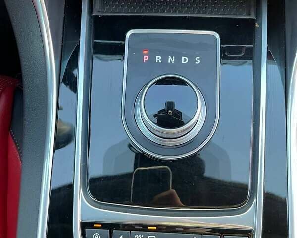 Черный Ягуар XE, объемом двигателя 2 л и пробегом 117 тыс. км за 16500 $, фото 12 на Automoto.ua