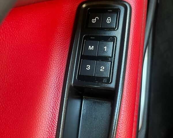 Черный Ягуар XE, объемом двигателя 2 л и пробегом 117 тыс. км за 16500 $, фото 24 на Automoto.ua