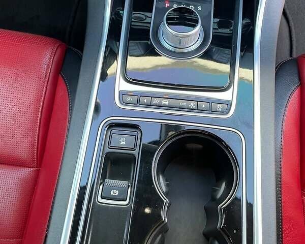 Черный Ягуар XE, объемом двигателя 2 л и пробегом 117 тыс. км за 16500 $, фото 15 на Automoto.ua