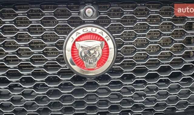 Черный Ягуар XE, объемом двигателя 2 л и пробегом 117 тыс. км за 16500 $, фото 1 на Automoto.ua