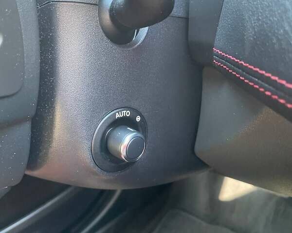 Черный Ягуар XE, объемом двигателя 2 л и пробегом 117 тыс. км за 16500 $, фото 22 на Automoto.ua