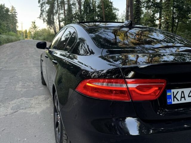 Черный Ягуар XE, объемом двигателя 2 л и пробегом 120 тыс. км за 12000 $, фото 11 на Automoto.ua