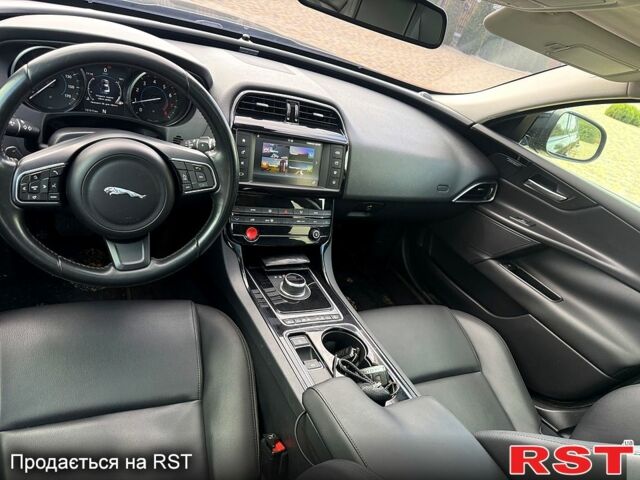 Чорний Ягуар XE, об'ємом двигуна 2 л та пробігом 133 тис. км за 17999 $, фото 3 на Automoto.ua