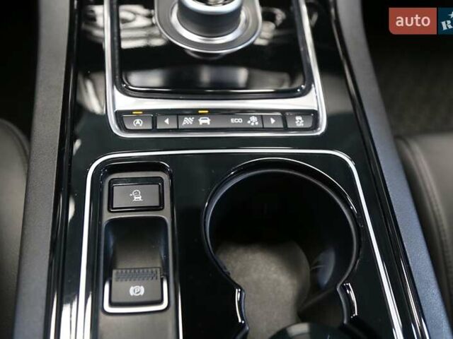 Чорний Ягуар XE, об'ємом двигуна 2 л та пробігом 104 тис. км за 15500 $, фото 21 на Automoto.ua