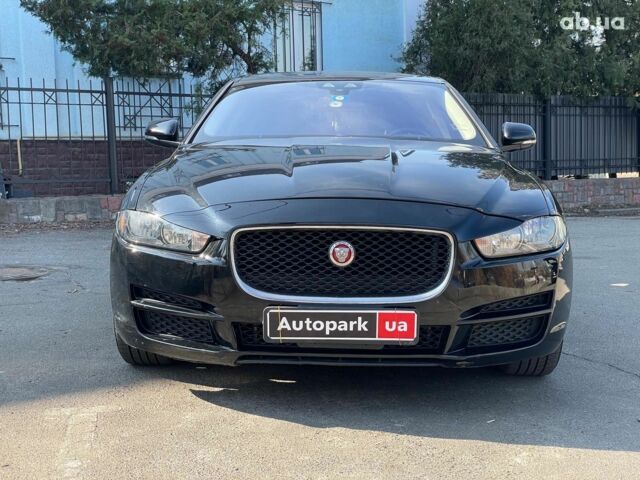 Черный Ягуар XE, объемом двигателя 2 л и пробегом 196 тыс. км за 15890 $, фото 1 на Automoto.ua
