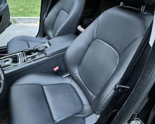 Черный Ягуар XE, объемом двигателя 2 л и пробегом 100 тыс. км за 15500 $, фото 13 на Automoto.ua