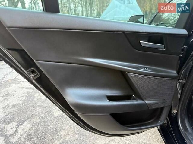 Черный Ягуар XE, объемом двигателя 2 л и пробегом 134 тыс. км за 14900 $, фото 31 на Automoto.ua