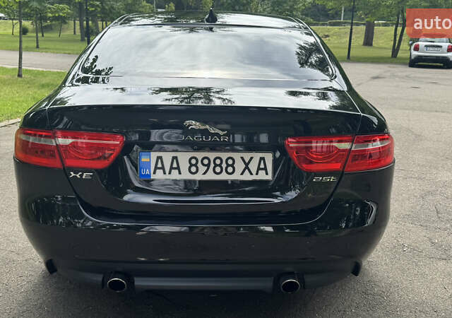 Черный Ягуар XE, объемом двигателя 2 л и пробегом 124 тыс. км за 13900 $, фото 3 на Automoto.ua