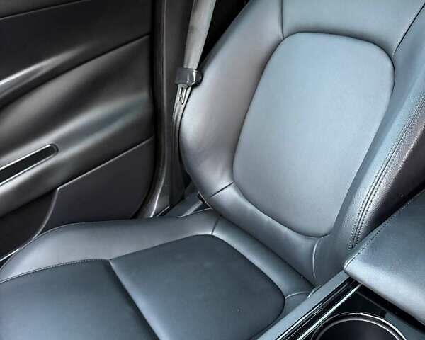 Черный Ягуар XE, объемом двигателя 2 л и пробегом 134 тыс. км за 14900 $, фото 24 на Automoto.ua