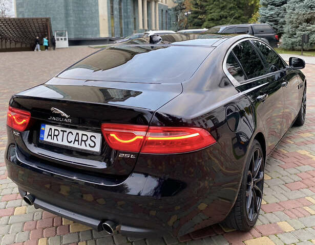Черный Ягуар XE, объемом двигателя 2 л и пробегом 113 тыс. км за 11999 $, фото 8 на Automoto.ua