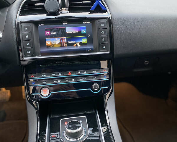 Черный Ягуар XE, объемом двигателя 2 л и пробегом 113 тыс. км за 11999 $, фото 21 на Automoto.ua