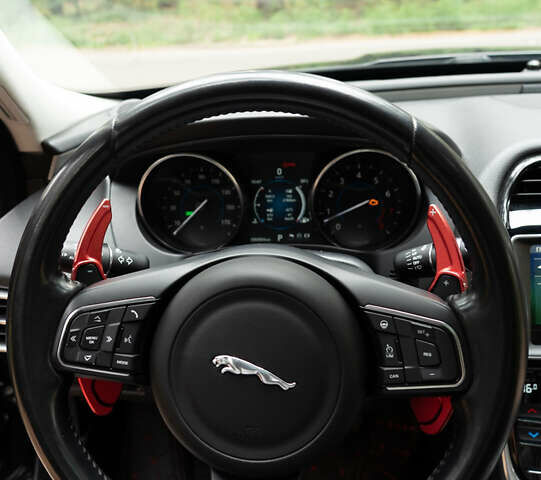 Чорний Ягуар XE, об'ємом двигуна 3 л та пробігом 81 тис. км за 23000 $, фото 28 на Automoto.ua