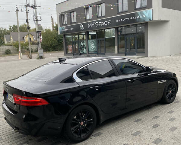 Черный Ягуар XE, объемом двигателя 2 л и пробегом 141 тыс. км за 14800 $, фото 6 на Automoto.ua