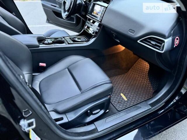 Черный Ягуар XE, объемом двигателя 2 л и пробегом 100 тыс. км за 15500 $, фото 16 на Automoto.ua