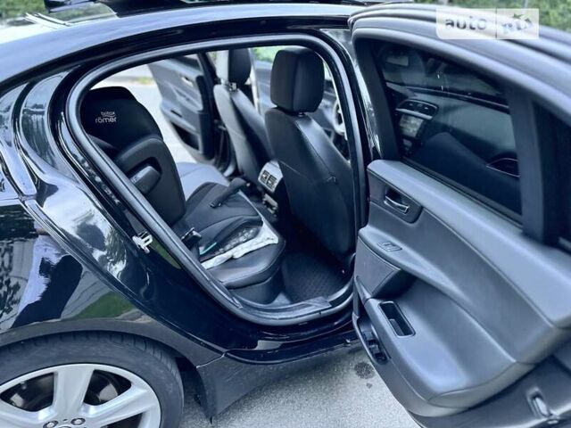 Черный Ягуар XE, объемом двигателя 2 л и пробегом 100 тыс. км за 15500 $, фото 15 на Automoto.ua
