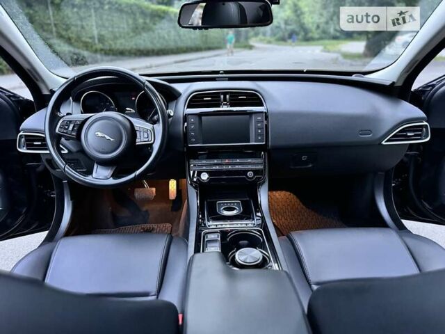 Черный Ягуар XE, объемом двигателя 2 л и пробегом 100 тыс. км за 15500 $, фото 19 на Automoto.ua