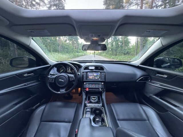 Черный Ягуар XE, объемом двигателя 2 л и пробегом 120 тыс. км за 12000 $, фото 17 на Automoto.ua