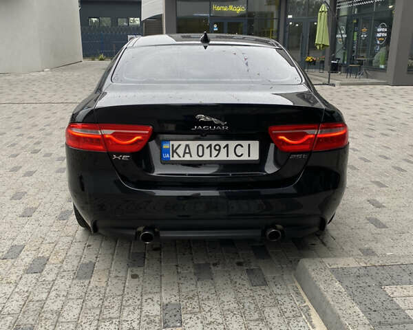 Черный Ягуар XE, объемом двигателя 2 л и пробегом 141 тыс. км за 14800 $, фото 5 на Automoto.ua