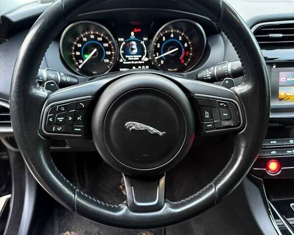 Черный Ягуар XE, объемом двигателя 2 л и пробегом 134 тыс. км за 14900 $, фото 16 на Automoto.ua