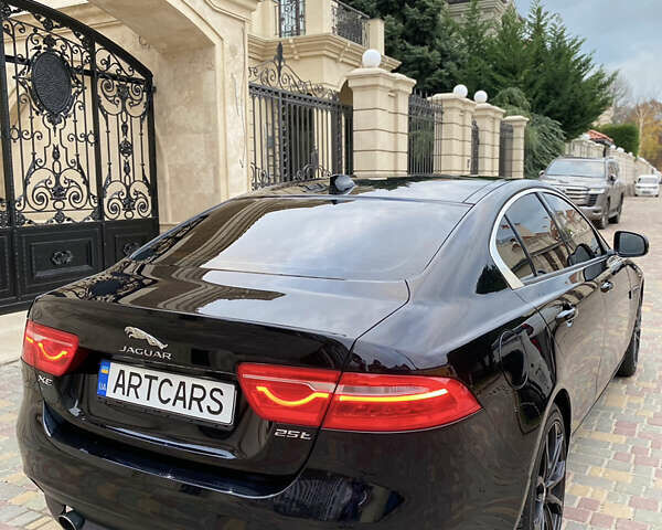 Черный Ягуар XE, объемом двигателя 2 л и пробегом 113 тыс. км за 11999 $, фото 16 на Automoto.ua