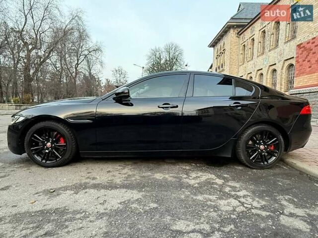 Черный Ягуар XE, объемом двигателя 2 л и пробегом 134 тыс. км за 14900 $, фото 5 на Automoto.ua