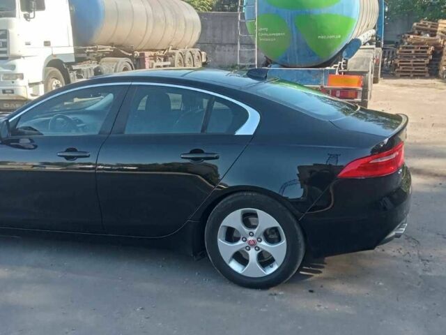 Черный Ягуар XE, объемом двигателя 2 л и пробегом 130 тыс. км за 15000 $, фото 5 на Automoto.ua