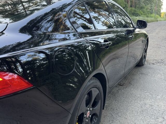 Черный Ягуар XE, объемом двигателя 2 л и пробегом 120 тыс. км за 12000 $, фото 13 на Automoto.ua