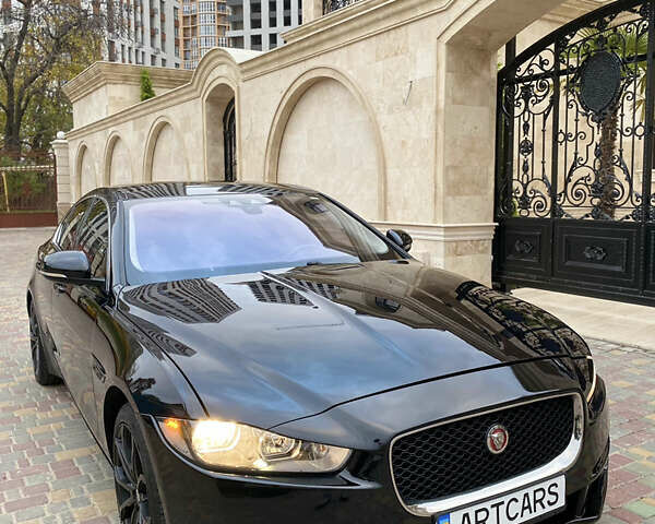 Черный Ягуар XE, объемом двигателя 2 л и пробегом 113 тыс. км за 11999 $, фото 3 на Automoto.ua