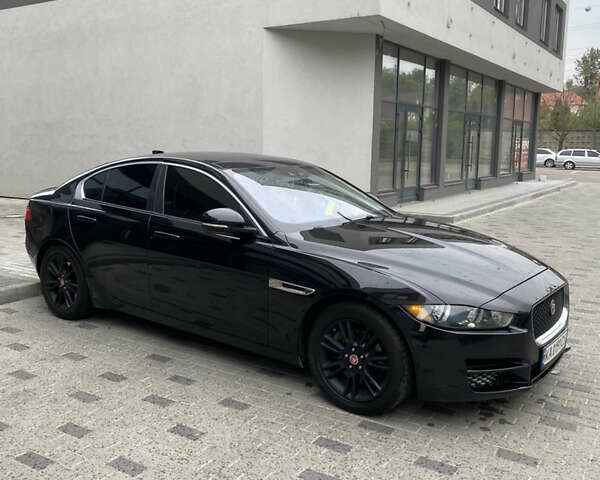 Черный Ягуар XE, объемом двигателя 2 л и пробегом 141 тыс. км за 14800 $, фото 7 на Automoto.ua