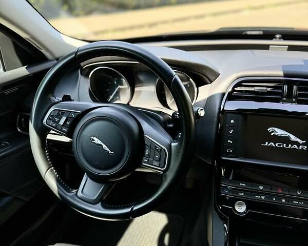 Черный Ягуар XE, объемом двигателя 2 л и пробегом 100 тыс. км за 15500 $, фото 17 на Automoto.ua