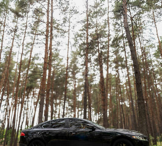Чорний Ягуар XE, об'ємом двигуна 3 л та пробігом 81 тис. км за 23000 $, фото 6 на Automoto.ua