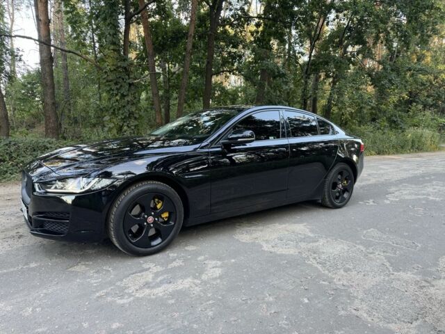 Черный Ягуар XE, объемом двигателя 2 л и пробегом 120 тыс. км за 12000 $, фото 4 на Automoto.ua