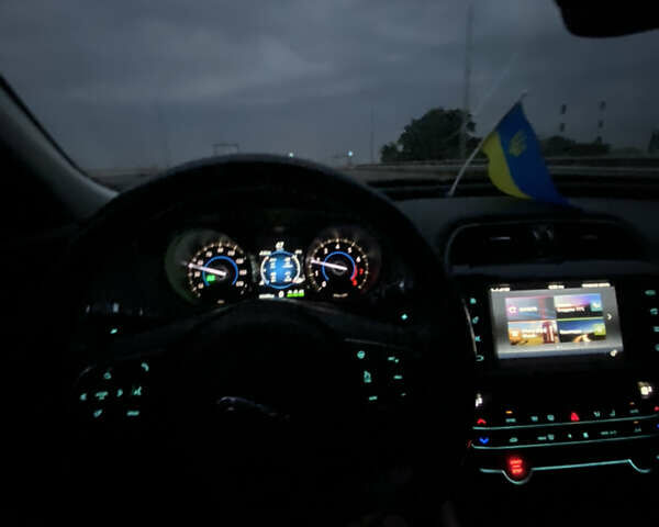 Черный Ягуар XE, объемом двигателя 2 л и пробегом 141 тыс. км за 14800 $, фото 29 на Automoto.ua