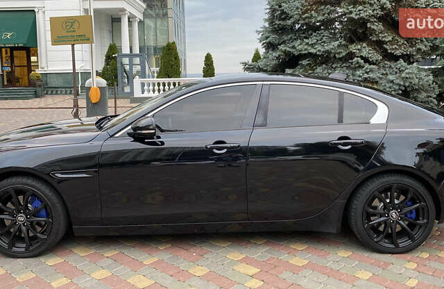 Черный Ягуар XE, объемом двигателя 2 л и пробегом 113 тыс. км за 11999 $, фото 12 на Automoto.ua