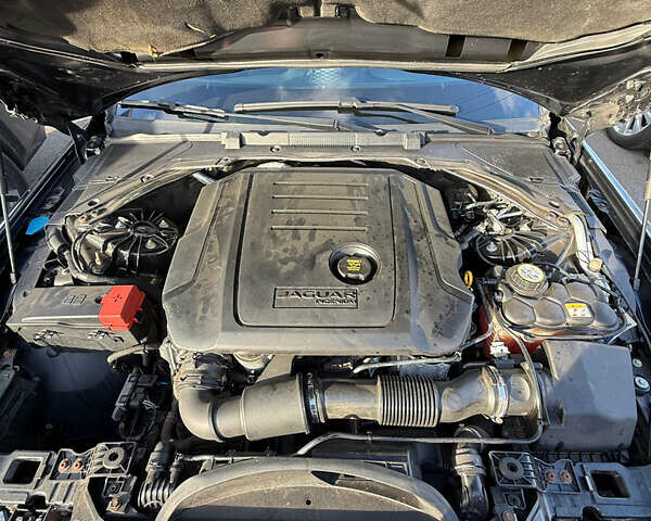 Черный Ягуар XE, объемом двигателя 2 л и пробегом 133 тыс. км за 18400 $, фото 15 на Automoto.ua