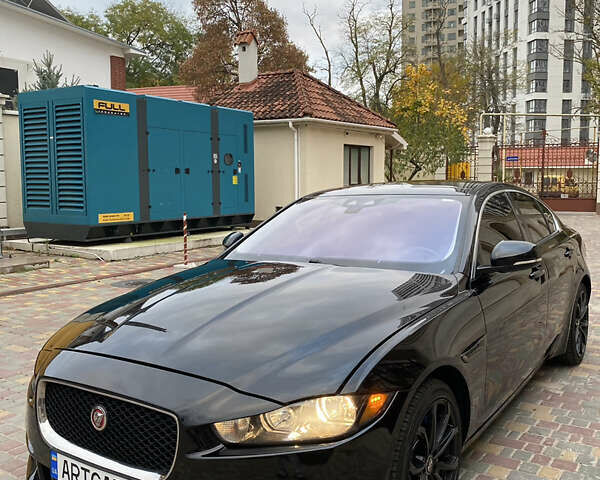 Черный Ягуар XE, объемом двигателя 2 л и пробегом 113 тыс. км за 11999 $, фото 4 на Automoto.ua