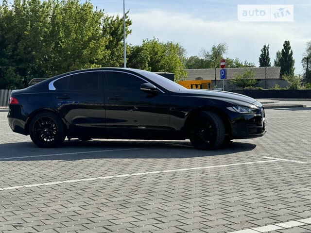 Черный Ягуар XE, объемом двигателя 2 л и пробегом 85 тыс. км за 18300 $, фото 5 на Automoto.ua