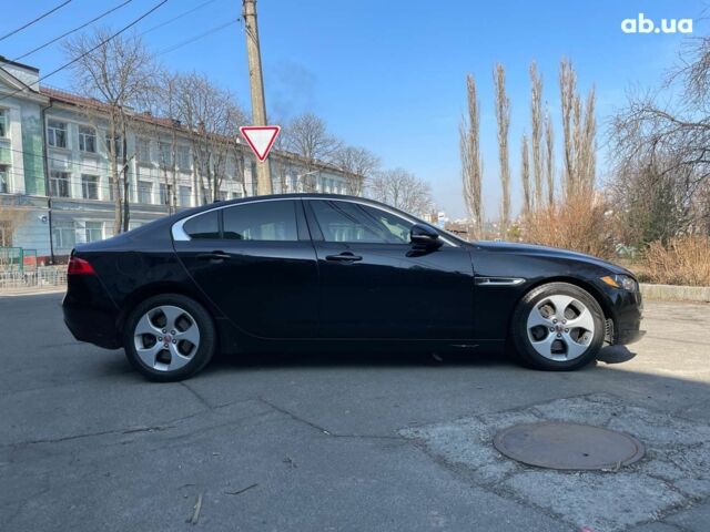 Черный Ягуар XE, объемом двигателя 2 л и пробегом 196 тыс. км за 15890 $, фото 4 на Automoto.ua