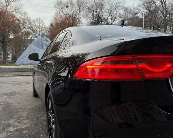 Черный Ягуар XE, объемом двигателя 2 л и пробегом 134 тыс. км за 14900 $, фото 8 на Automoto.ua