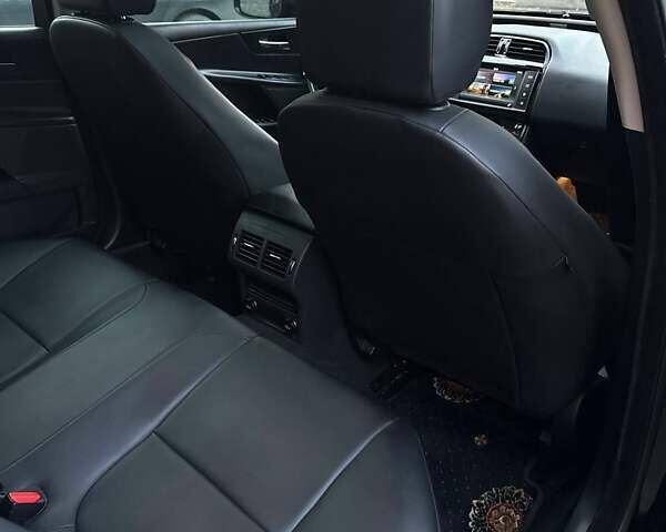 Черный Ягуар XE, объемом двигателя 2 л и пробегом 134 тыс. км за 14900 $, фото 26 на Automoto.ua