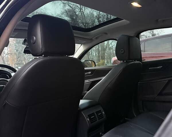 Черный Ягуар XE, объемом двигателя 2 л и пробегом 134 тыс. км за 14900 $, фото 27 на Automoto.ua