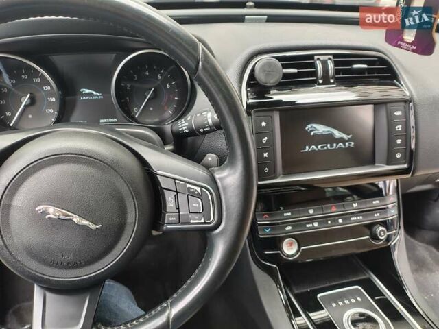 Черный Ягуар XE, объемом двигателя 2 л и пробегом 251 тыс. км за 9800 $, фото 16 на Automoto.ua