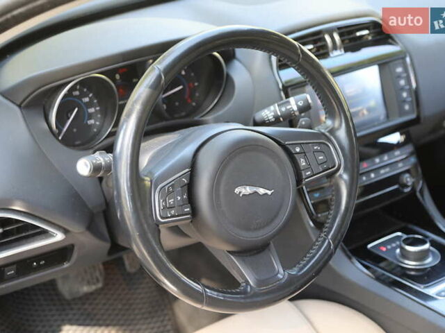 Чорний Ягуар XE, об'ємом двигуна 2 л та пробігом 128 тис. км за 16500 $, фото 13 на Automoto.ua