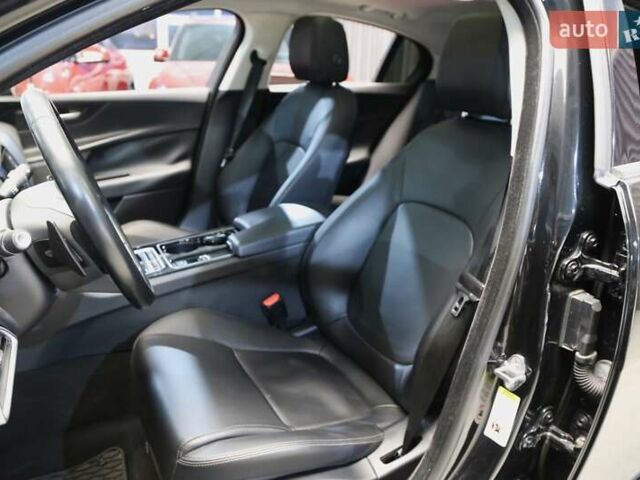 Чорний Ягуар XE, об'ємом двигуна 2 л та пробігом 104 тис. км за 15500 $, фото 8 на Automoto.ua
